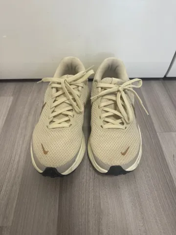 Nike Revolution 8 Running Shoes usato
