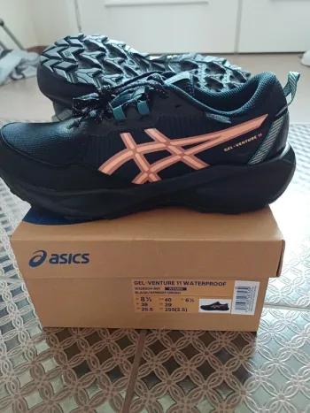 Asics Trail Shoes Running Shoes usato