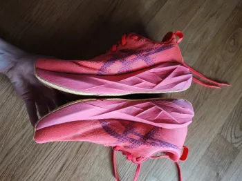 Asics Novablast bike d'occasion — image 9 sur 14
