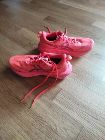 Asics Novablast bike d'occasion — image 3 sur 14
