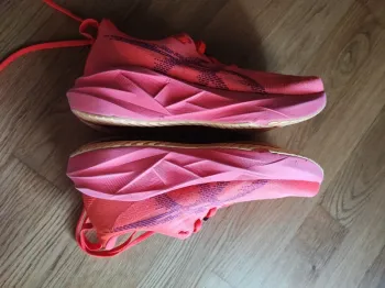 Asics Novablast bike d'occasion — image 10 sur 14