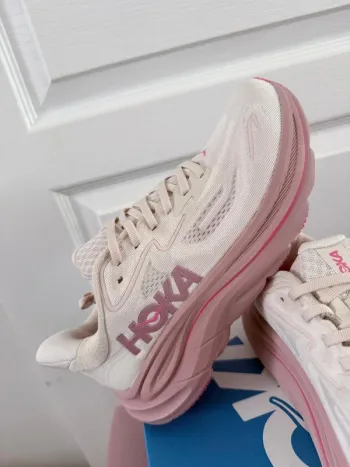 Used Rose Clifton 10 Running Shoes