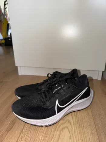 Used Pegasus Air Zoom 38 Running Shoes