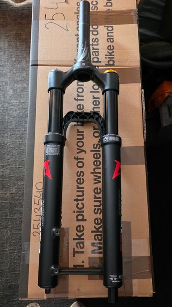 Brugt Marzocchi Bomber DJ Fork 2024 bike — billede 2 af 2