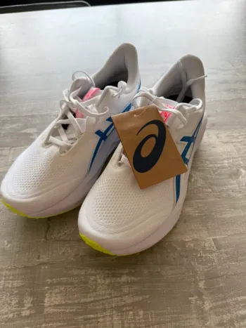 Used Asics Novablast 5 bike — image 2 of 4