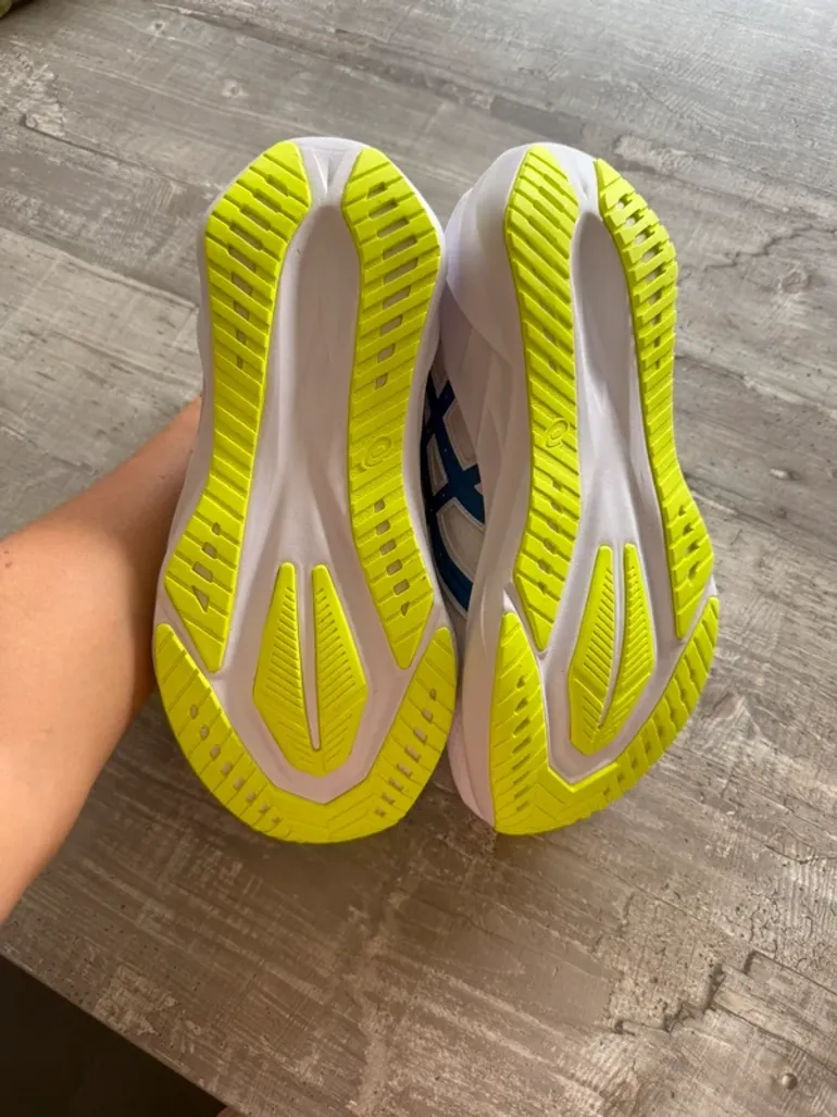 Used Asics Novablast 5 bike — image 3 of 4