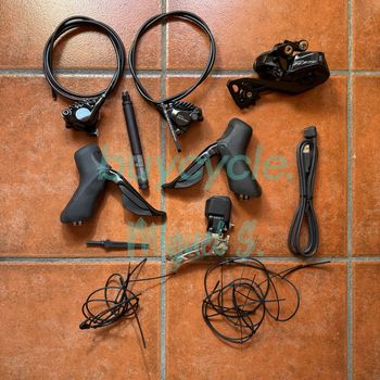 Použité Shimano 105 Di2 2x12 Groupset 2026 Groupset