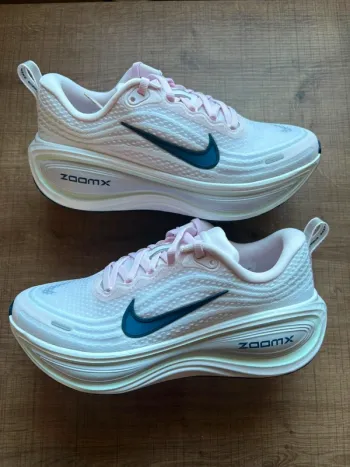 Tweedehands Rose Vomero Plus Running Shoes