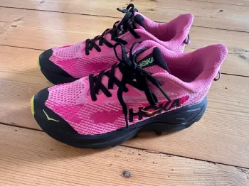 Hoka Challenger 8 bike d'occasion — image 3 sur 5