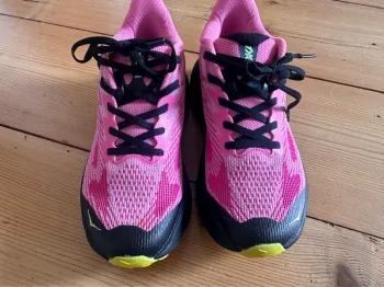 Hoka Challenger 8 bike d'occasion — image 2 sur 5