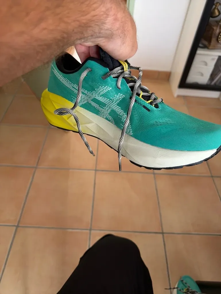 Asics Novablast bike usato — immagine 5 di 7