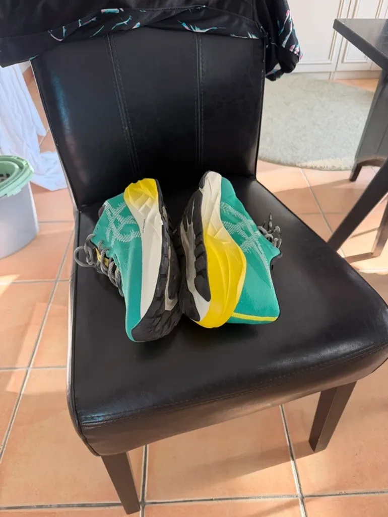 Asics Novablast bike usato — immagine 2 di 7