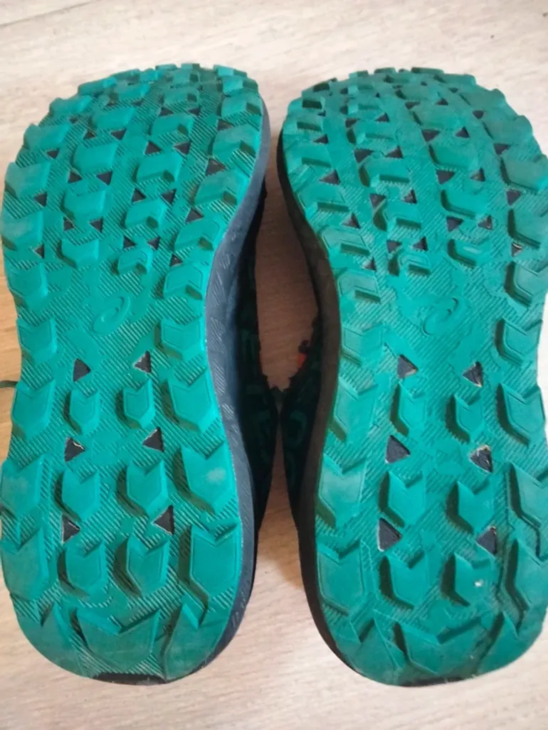 Used Asics Gel Sonoma 8 GTX bike — image 8 of 11