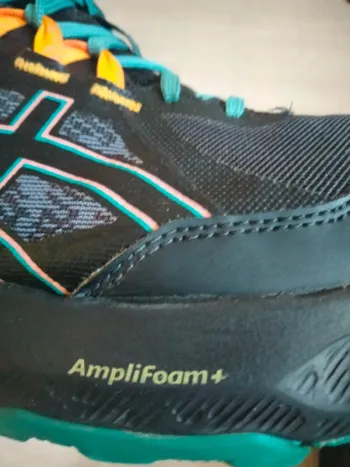 Used Asics Gel Sonoma 8 GTX bike — image 11 of 11
