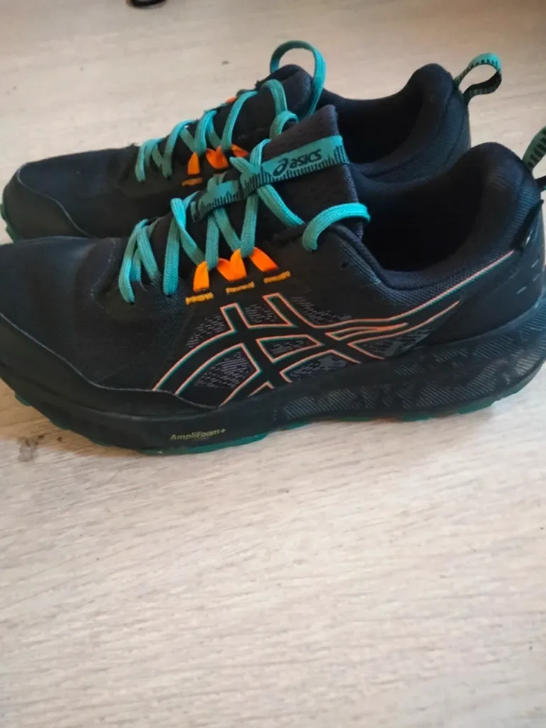Used Asics Gel Sonoma 8 GTX bike — image 4 of 11