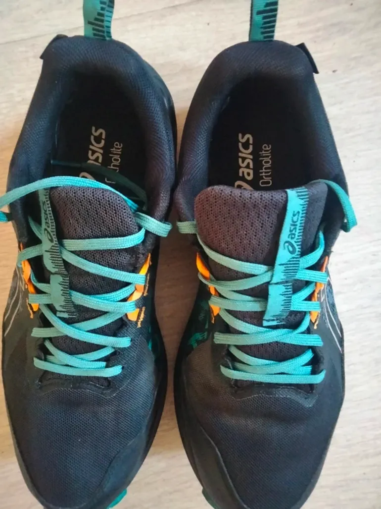 Used Asics Gel Sonoma 8 GTX bike — image 2 of 11