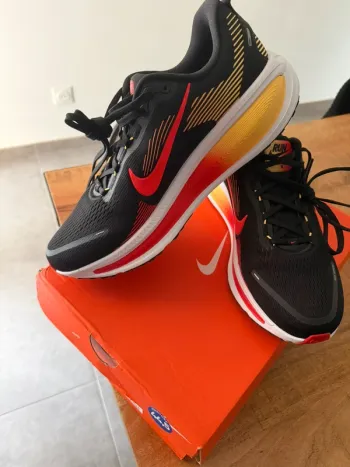 Gebrauchtes Nike Vomero 18 Running Shoes