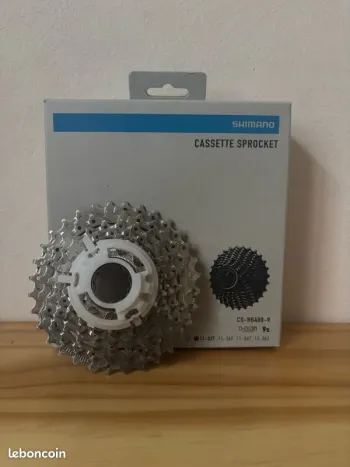 Shimano Cassette 9V 11-32T Drivetrain & Pedals usato