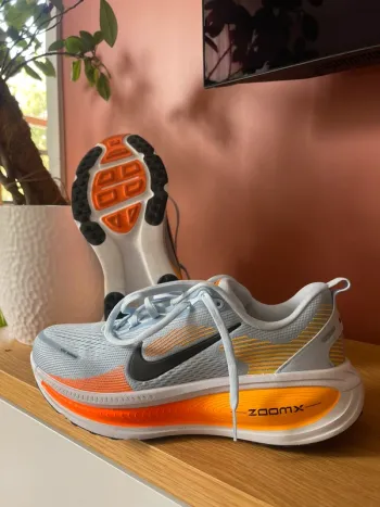 Nike Vomero 18 Running Shoes d'occasion