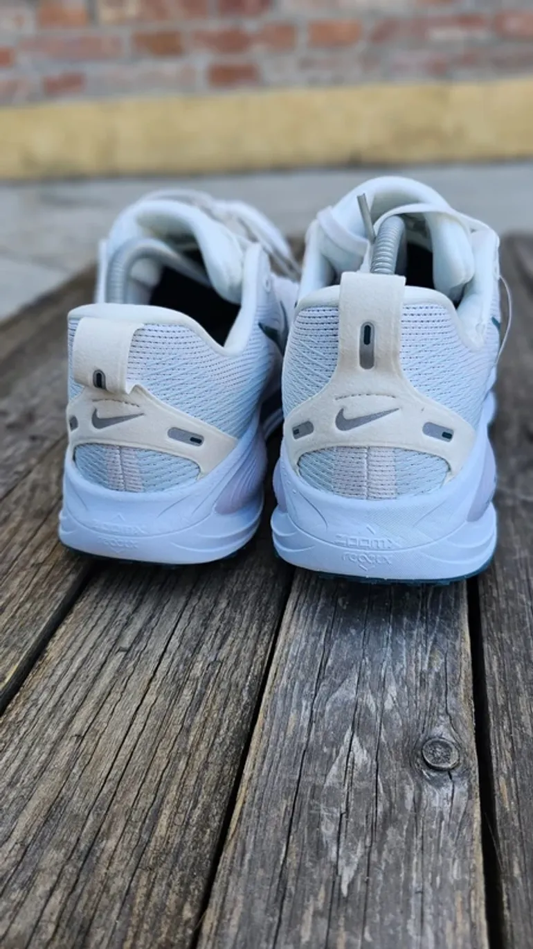 Used Nike Zoom Vomero 18 bike — image 7 of 9