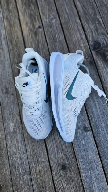 Used Nike Zoom Vomero 18 bike — image 3 of 9