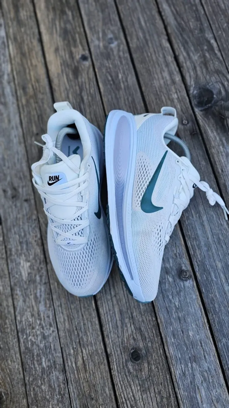 Used Nike Zoom Vomero 18 bike — image 3 of 9
