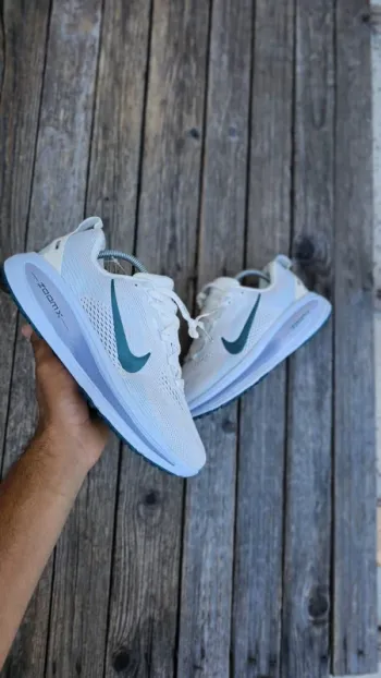 Used Nike Zoom Vomero 18 Running Shoes