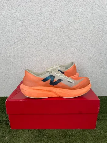 Tweedehands New Balance FuelCell Rebel V4 bike — afbeelding 4 van 7