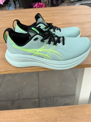 Used Asics Gel-Nimbus Running Shoes