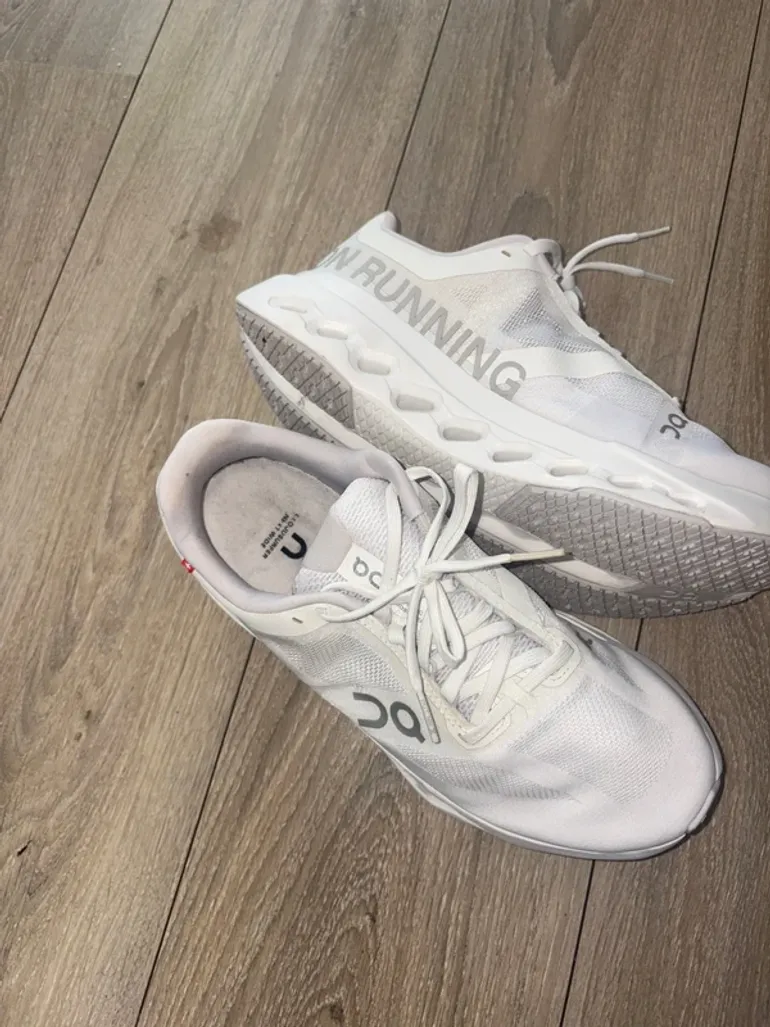 On Running On Blanche Running Shoes bike de segunda mano — imagen 6 de 9