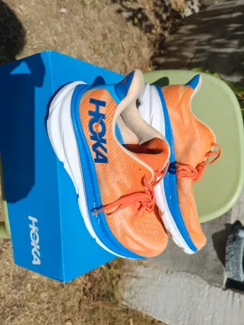 Used Hoka Clifton 9 Running Shoes