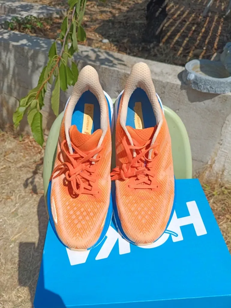 Used Hoka Clifton 9 bike — image 3 of 11