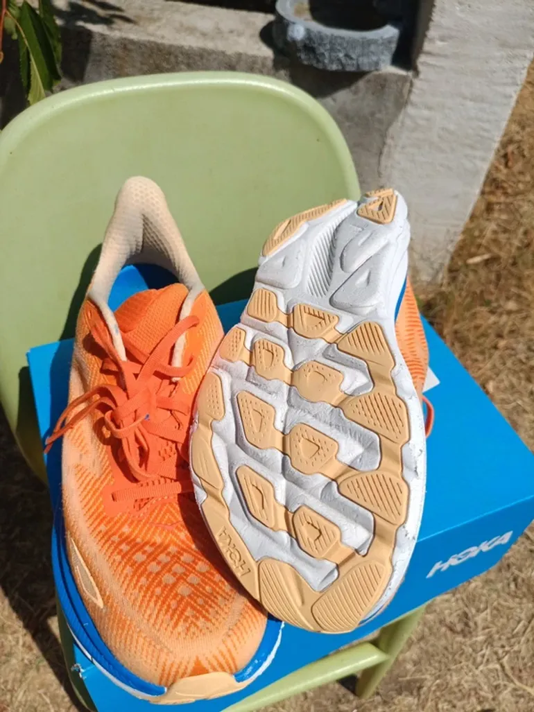 Used Hoka Clifton 9 bike — image 7 of 11