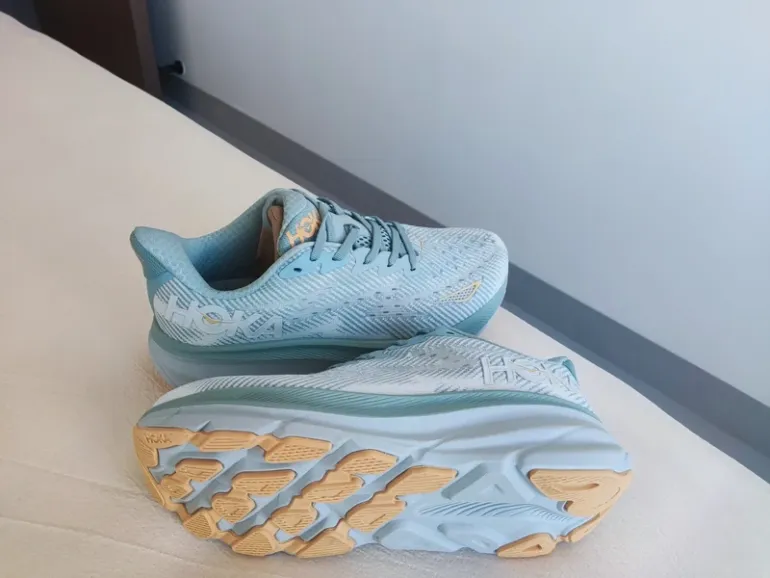 Tweedehands Hoka Clifton 9 bike — afbeelding 2 van 4