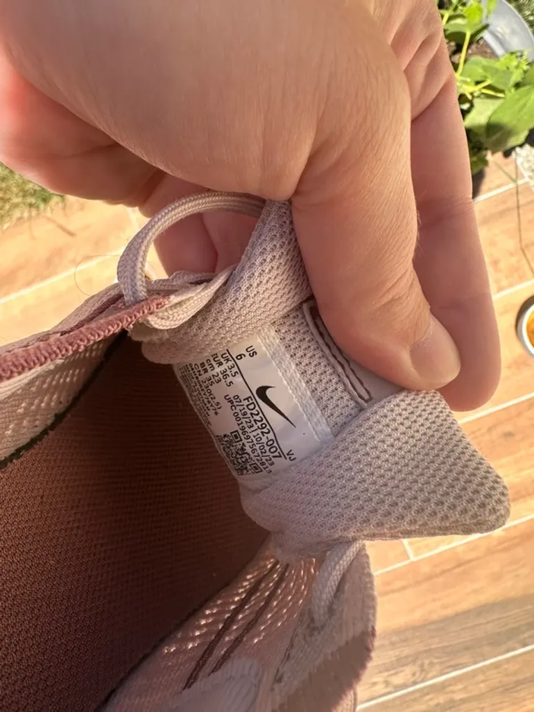 Used Nike Running Shoes bike — image 4 of 4