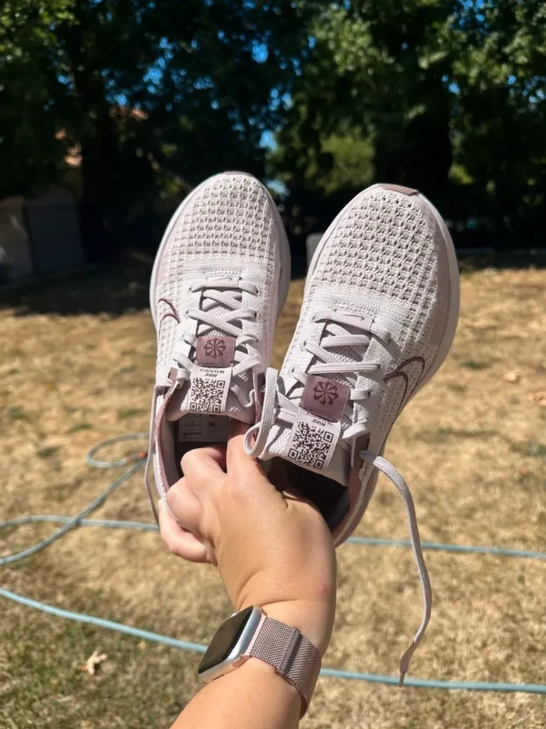 Used Nike Running Shoes bike — image 2 of 4