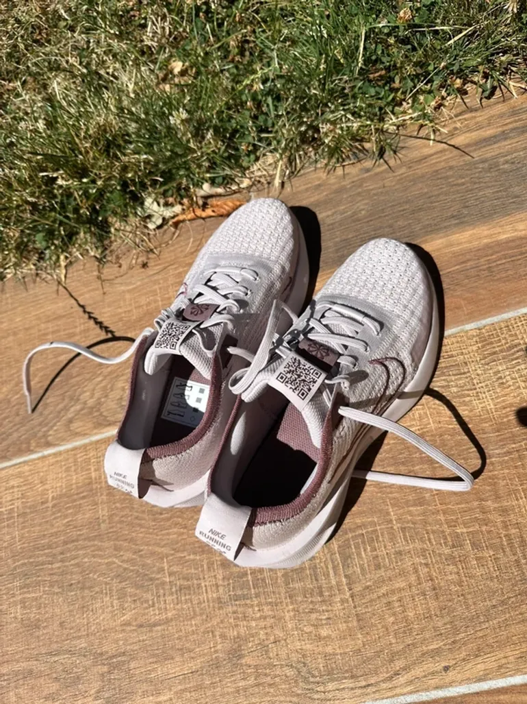 Used Nike Running Shoes bike — image 3 of 4