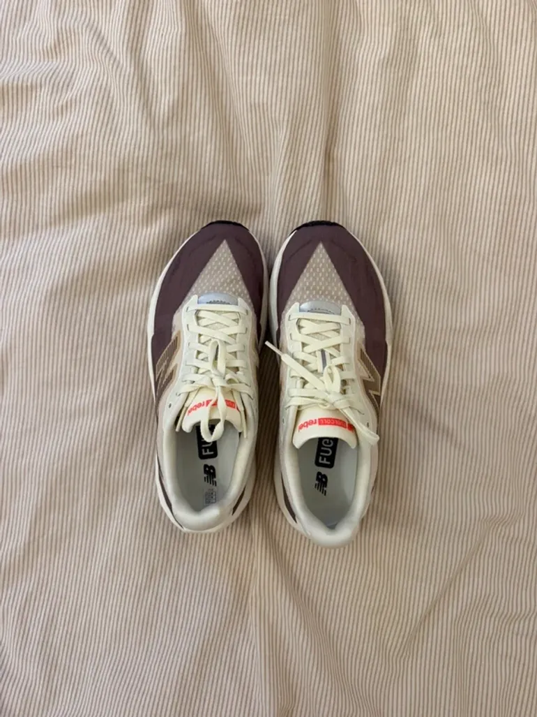 Used New Balance FuelCell Rebel v5 bike — image 4 of 8