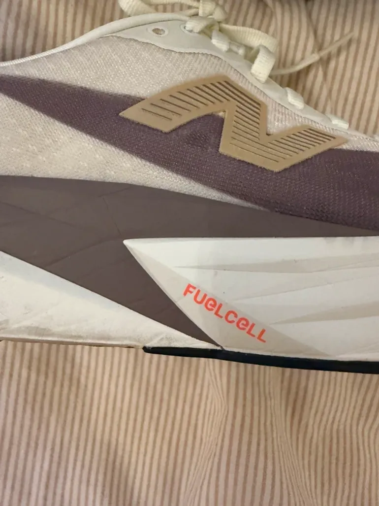 Used New Balance FuelCell Rebel v5 bike — image 5 of 8