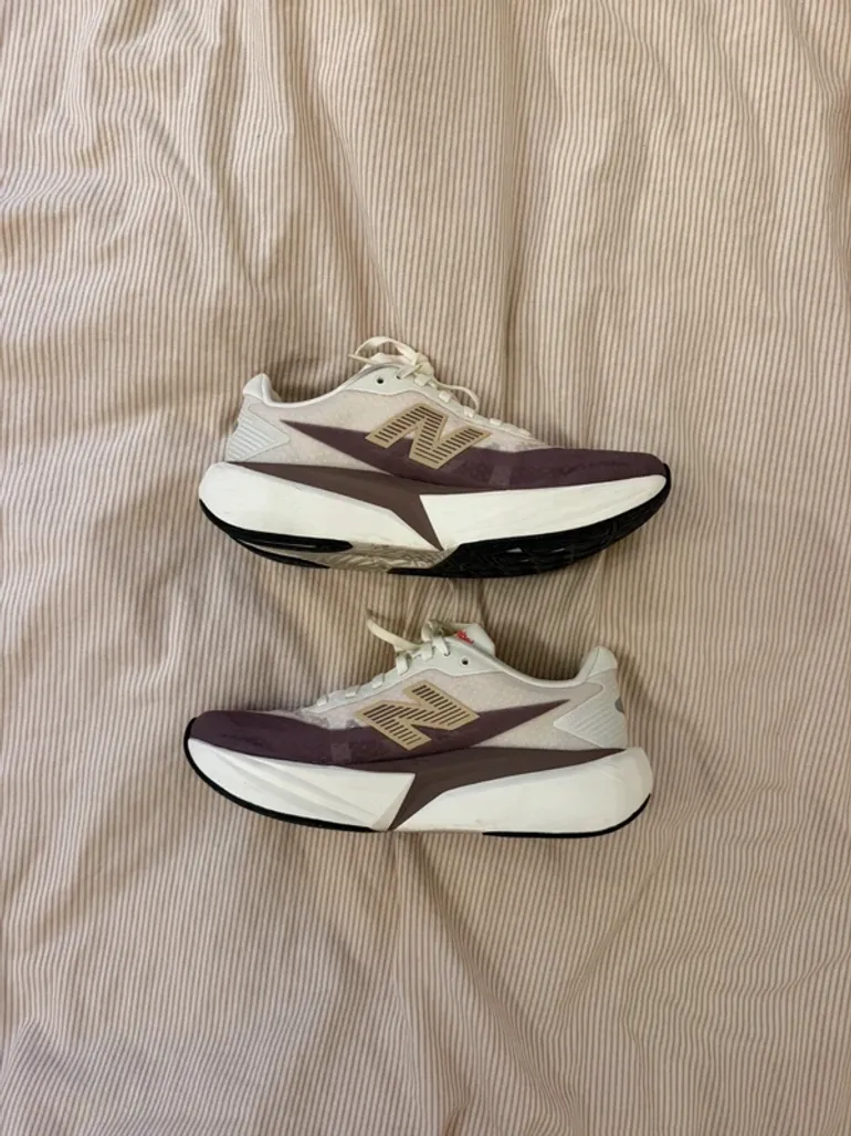 Used New Balance FuelCell Rebel v5 bike — image 2 of 8