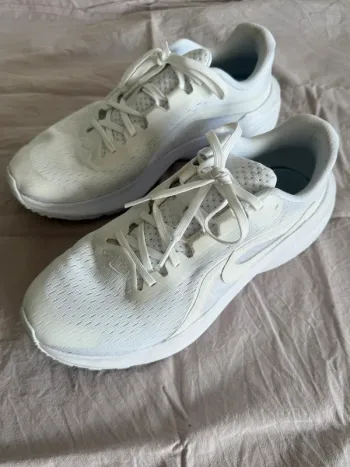 Used Nike Downshifter 14 Running Shoes