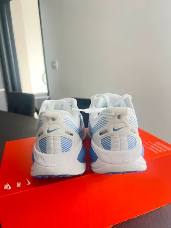 Nike Vomero 18 bike usato — immagine 8 di 13