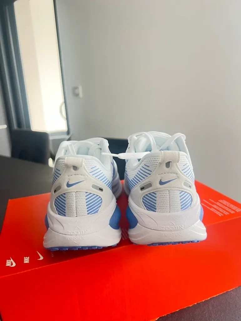 Nike Vomero 18 bike usato — immagine 8 di 13