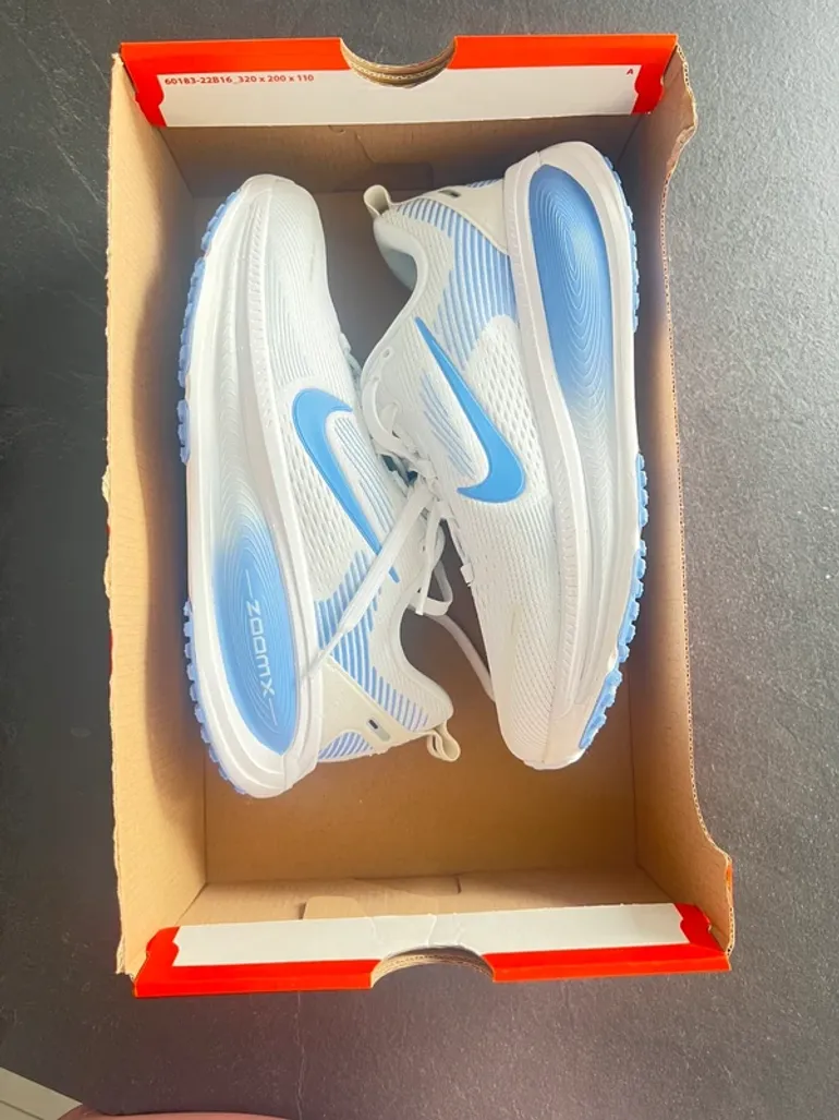 Nike Vomero 18 bike usato — immagine 13 di 13