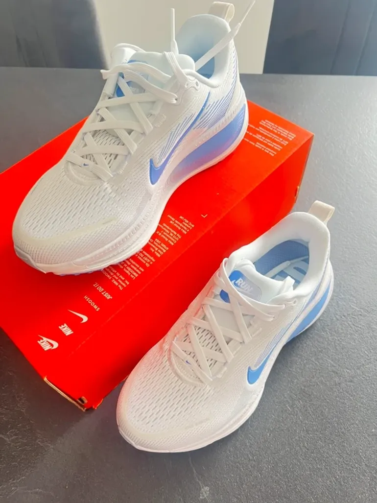 Nike Vomero 18 bike usato — immagine 3 di 13