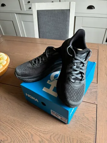 Used Standard Mach 6 Running Shoes