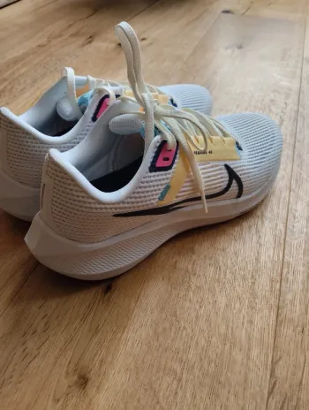 Used Pegasus 40 Running Shoes