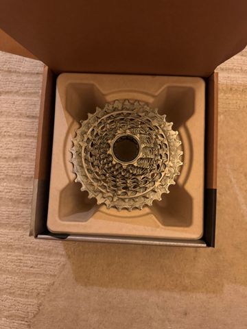 Brugt Sram Red AXS 12v 10-33 Cassette Drivetrain & Pedals