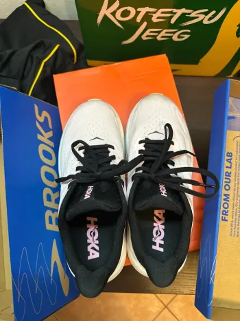 Hoka Clifton 10 bike d'occasion — image 4 sur 4