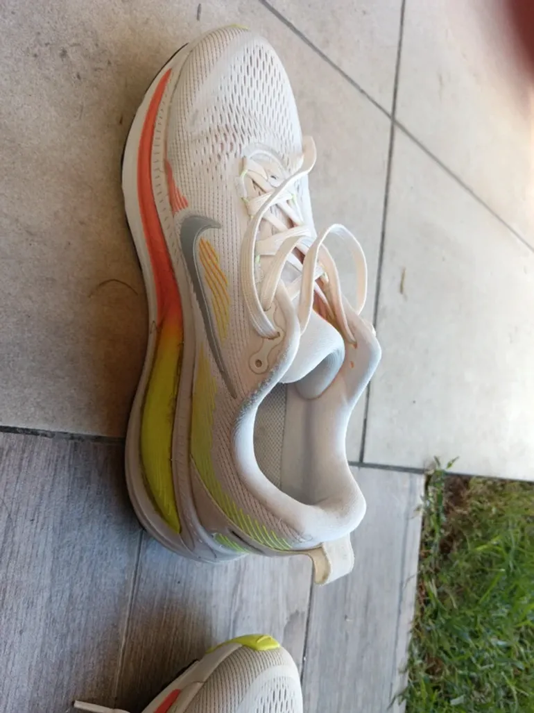 Nike Vomero 18 bike usato — immagine 6 di 10
